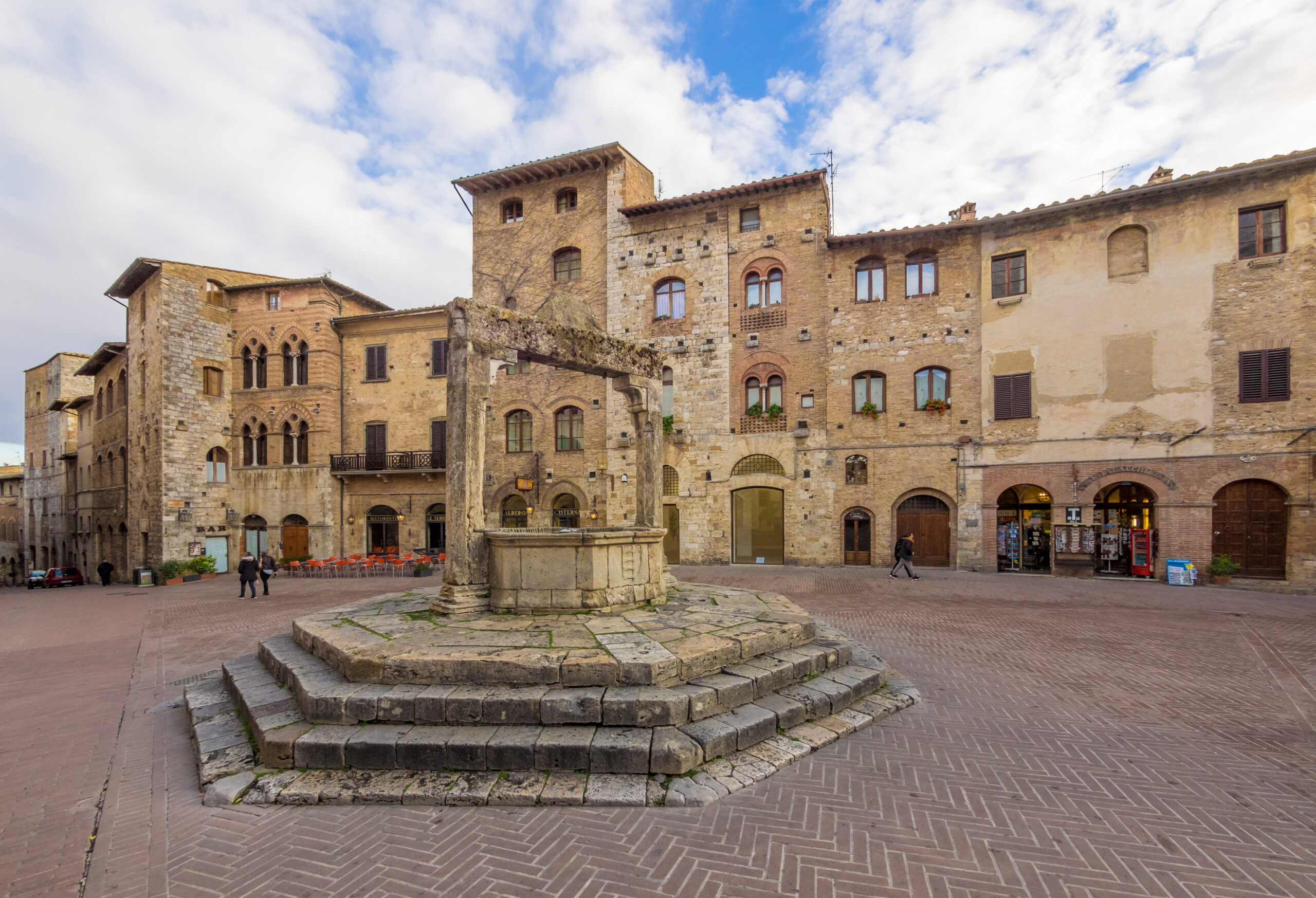 Piazza della Cisterna